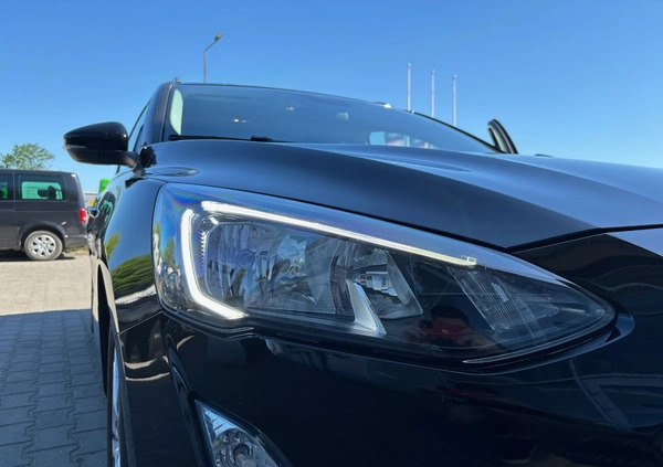 Ford Focus cena 53900 przebieg: 143000, rok produkcji 2019 z Trzebiatów małe 704